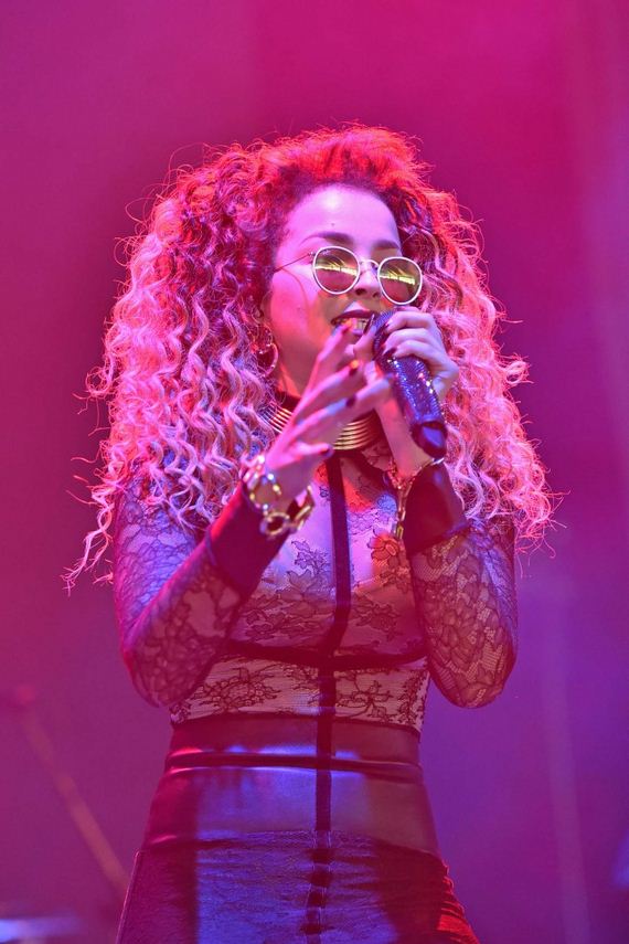 Ella-Eyre -V-Festival-Day-2